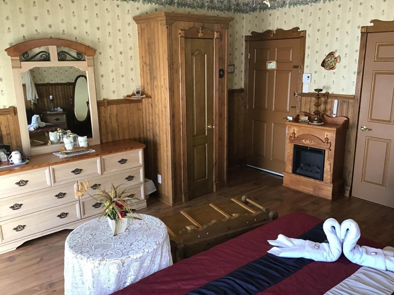 Auberge La Cote D'Or Петит-Ривиер-Сен-Франсоа Екстериор снимка
