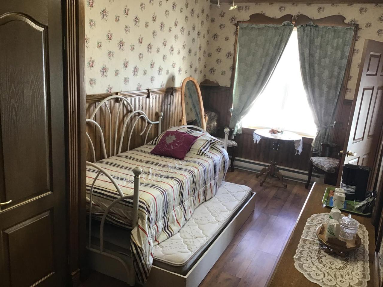 Auberge La Cote D'Or Петит-Ривиер-Сен-Франсоа Екстериор снимка